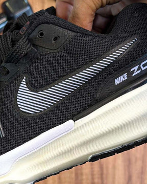 Tênis Air ZoomX Invencible Run 3 - Preto/Branco