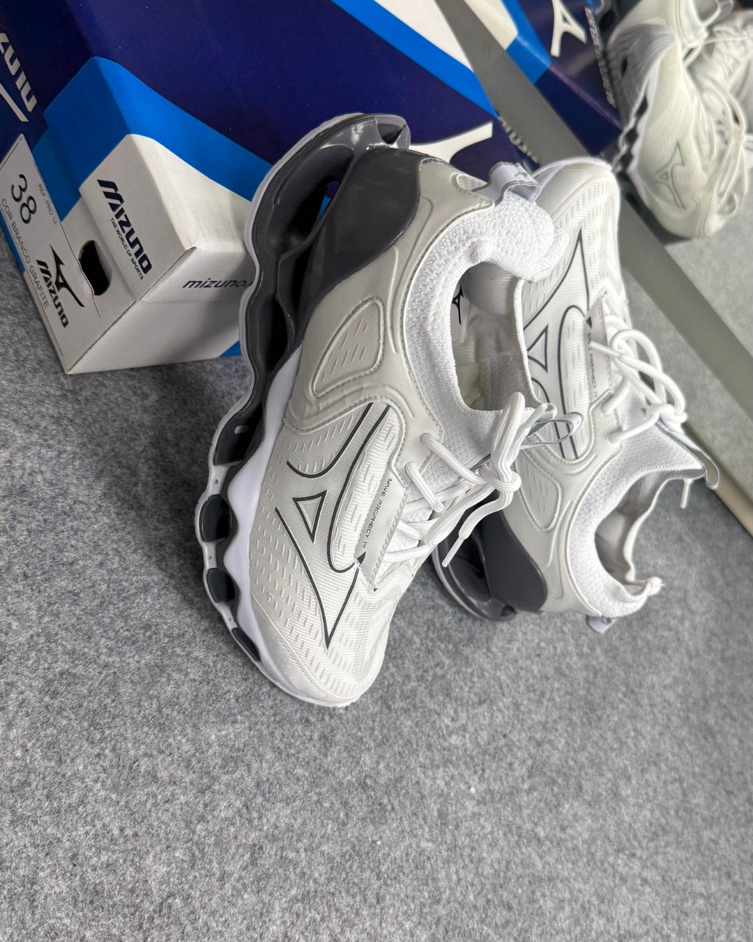 Tênis Mzuno Pro 14 Branco/Cinza