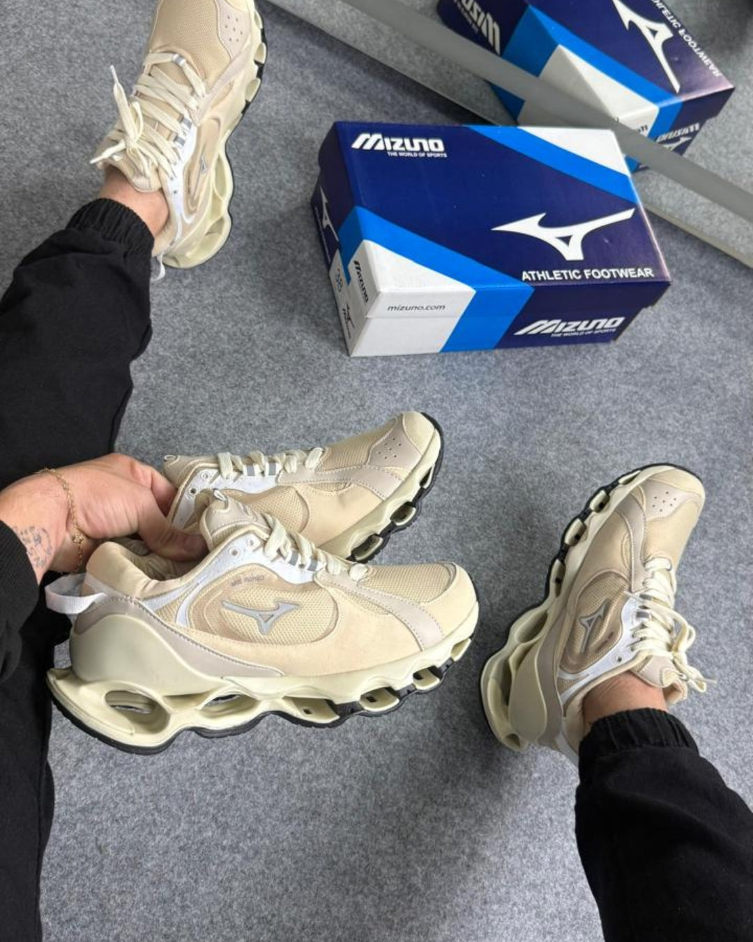 Tênis Mizuno Wave Beta Bege