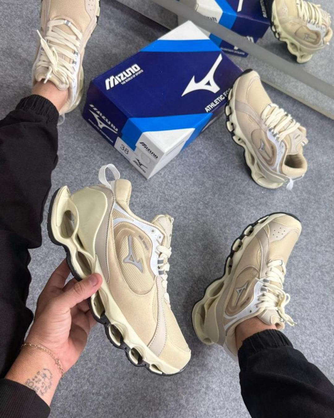 Tênis Mizuno Wave Beta Bege