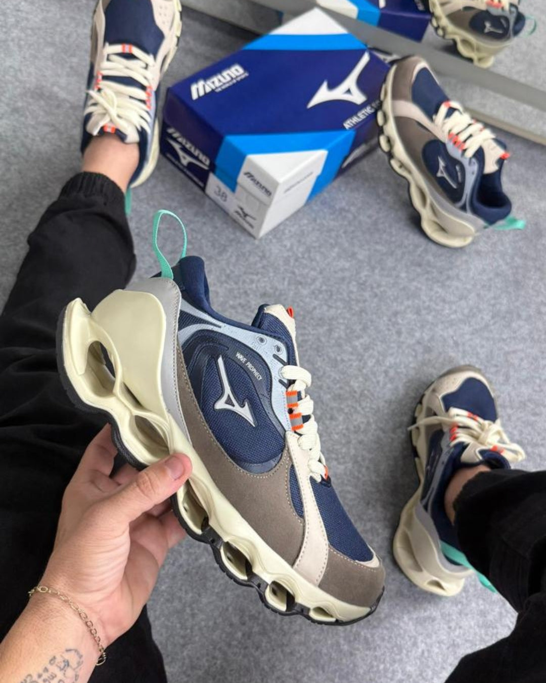 Tênis Mizuno Wave Beta Creme Marinho